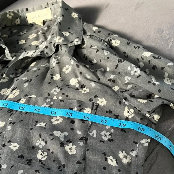 cloth & stone Olive Floral Button-Down Shirt - Picture 5 of 5